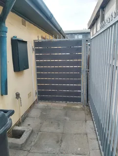 Palisade Fencing and Gates