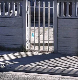 Palisade Padestrian Gate