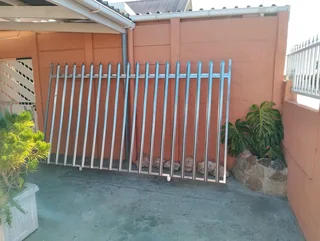Palisade Sliding Gate