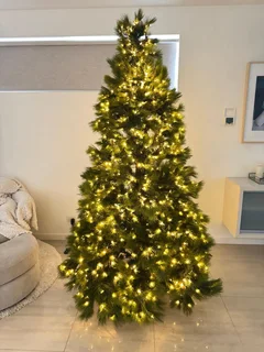 Prelit Monterrey 2.44 metres chrismas tree