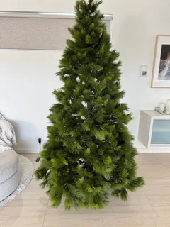 Prelit Monterrey 2.44 metres chrismas tree