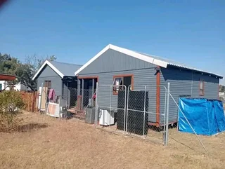 2 Bedrooms 1 Bathroom kitchen sitting room