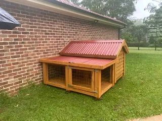 Dog House for sale  071 798 8529