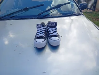 Second-hand sneakers