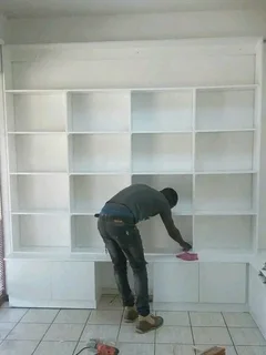 AM LOOKING FOR A JOB AS A DOMESTIC WORKER