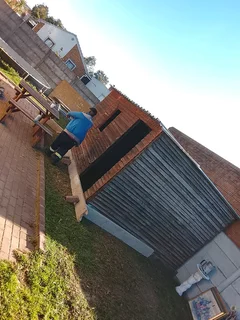 AM LOOKING FOR A JOB AS A DOMESTIC WORKER