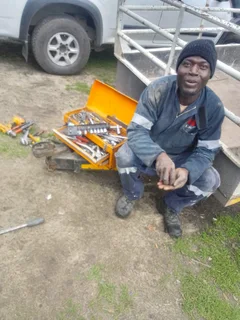 AM LOOKING FOR A JOB AS A DOMESTIC WORKER