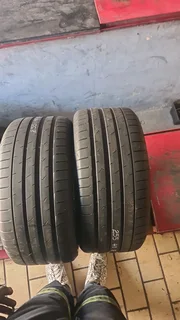 255/40 R18 normal Toyo Tyres in mint condition. Call/whatsapp The Tyre Angel 0734170832