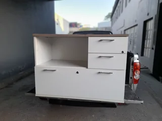 PRE-OWNED MULTIPURPOSE CUPBOARD