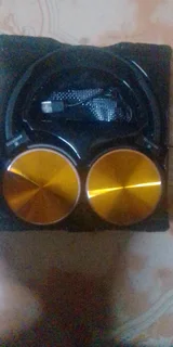 Wireless stereo headset