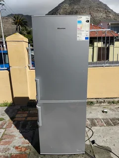 Hisense water dispencer fridge freezer delivery optional