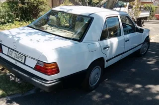 Mercedes-Benz 200E