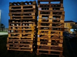 Wood Pallets form R60