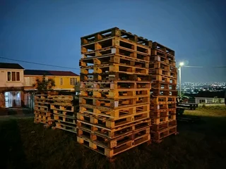 Wood Pallets form R60