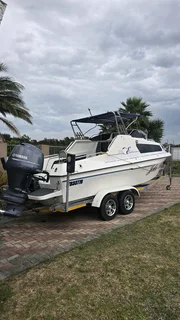 Excalibre 210 cabin boat