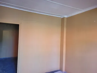 Outbuilding to rent Merebank