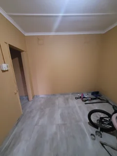 Outbuilding to rent Merebank