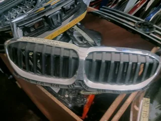 BMW G20 GRILL &amp; GRILL HOLDER