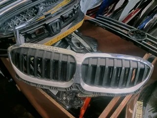 BMW G20 GRILL &amp; GRILL HOLDER