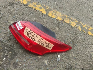 FORD FOCUS SEDAN TAIL LIGHT