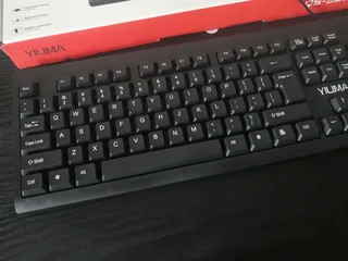 Yilima Keyboard in box R100