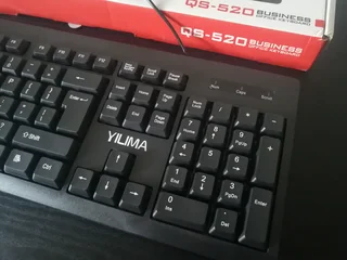 Yilima Keyboard in box R100
