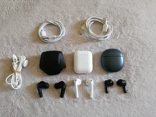 Earphones Bundle For Sale R700/R800 Each