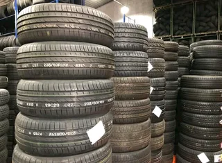 Tyres and rims are in good condition 90 95 life