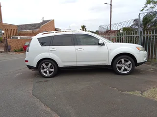Clean Mitsubishi Outlander SUV