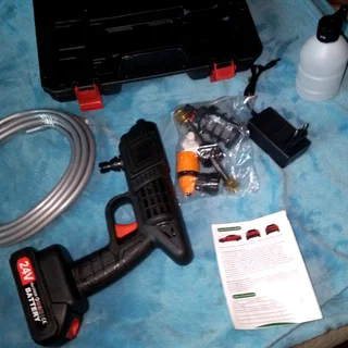 Cordless pressure washer