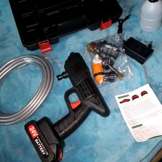 Cordless pressure washer