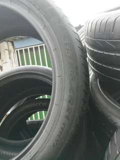 2x 315/35/R21 PIRELLI P ZERO 98%THREAD LIFE CALL NATAL 0783564464