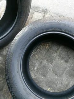 2x 225/65/R17 BRIDGESTONE ALENZA 95%THREAD LIFE CALL NATAL 0783564464