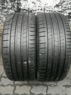 2x 285/35/R23 PIRELLI P ZERO NORMAL TYRES 98%THREAD LIFE LIKE NEW TYRES CALL NATAL 0783564464