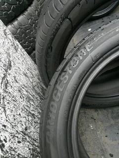 2x 275/45/R20 BRIDGESTONE DUELER H/P TYRES 90%THREAD LIFE CALL NATAL 0783564464 IS AVAILABLE NOW