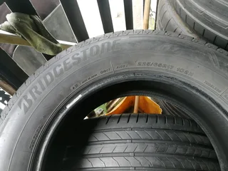 2x 225/65/R17 BRIDGESTONE ALENZA 95%THREAD LIFE CALL NATAL 0783564464 IS AVAILABLE NOW