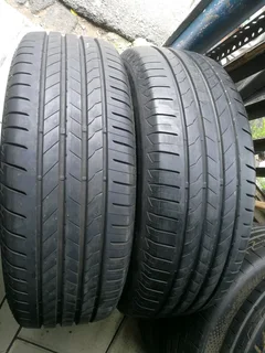 2x 225/65/R17 BRIDGESTONE ALENZA 95%THREAD LIFE CALL NATAL 0783564464 IS AVAILABLE NOW