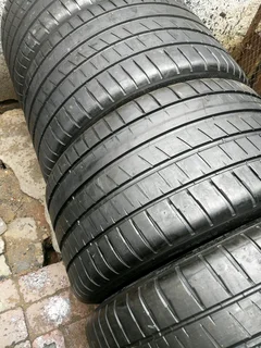 4x 305/30/R21 MICHELIN PILOT SPORT 4 S TYRES 98%THREAD LIFE LIKE NEW TYRES CALL NATAL 0783564464