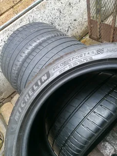 4x 305/30/R21 MICHELIN PILOT SPORT 4 S TYRES 98%THREAD LIFE LIKE NEW TYRES CALL NATAL 0783564464