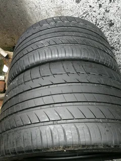 2x 305/30/R19 MICHELIN PILOT SPORT TYRES 95%THREAD LIFE CALL NATAL 0783564464 IS AVAILABLE NOW