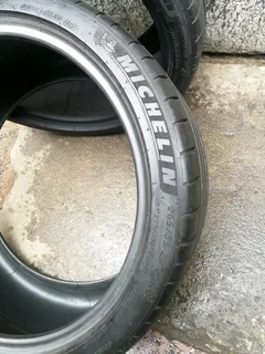 2x 265/35/R20 MICHELIN PILOT SPORT 4 S TYRES 98%THREAD LIFE CALL NATAL 0783564464 IS AVAILABLE NOW