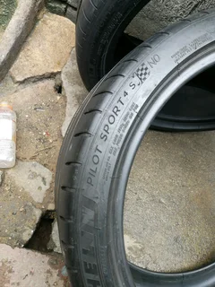 2x 265/35/R20 MICHELIN PILOT SPORT 4 S TYRES 98%THREAD LIFE CALL NATAL 0783564464 IS AVAILABLE NOW