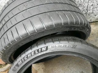 2x 305/30/R21 MICHELIN PILOT SPORT 4 S TYRES 98%THREAD LIFE LIKE NEW TYRES CALL NATAL 0783564464