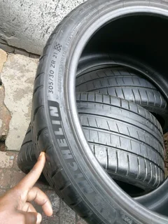 4x 305/30/R21 MICHELIN PILOT SPORT 4 S TYRES 98%THREAD LIFE CALL NATAL 0783564464