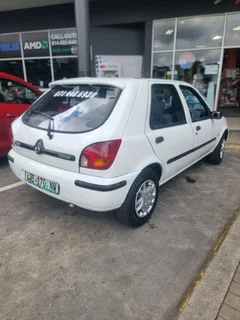 Mazda 121 model 1998