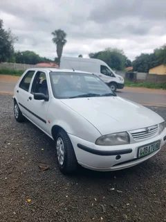 Mazda 121 model 1998