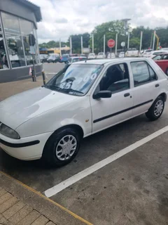 Mazda 121 model 1998
