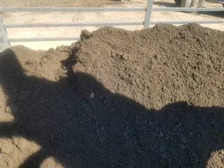 WE SUPPLY COMPOST AND TOPSOIL AND BACK MALCHI AND STONES PER CUBE R700