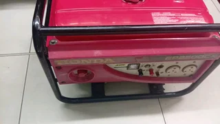 Honda red generator 3.1L, petrol,2kva