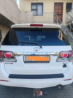 Toyota fortuner 2015 model 4x4 diesel price negotiable